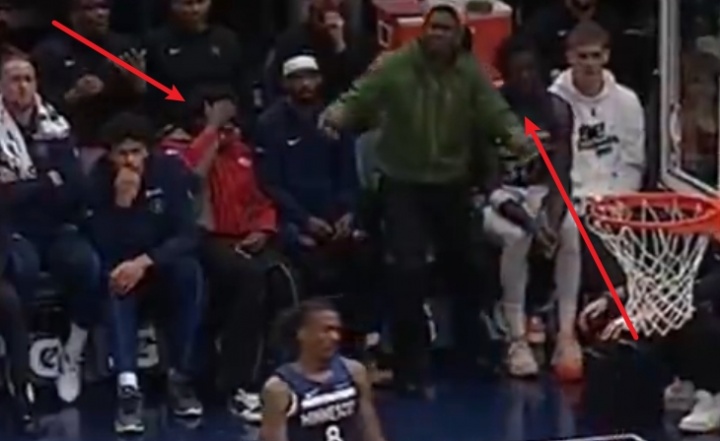 MK体育-戈贝尔筐底放篮不进！场边麦丹无奈捂脸&amp;华子直接站起无语摊手